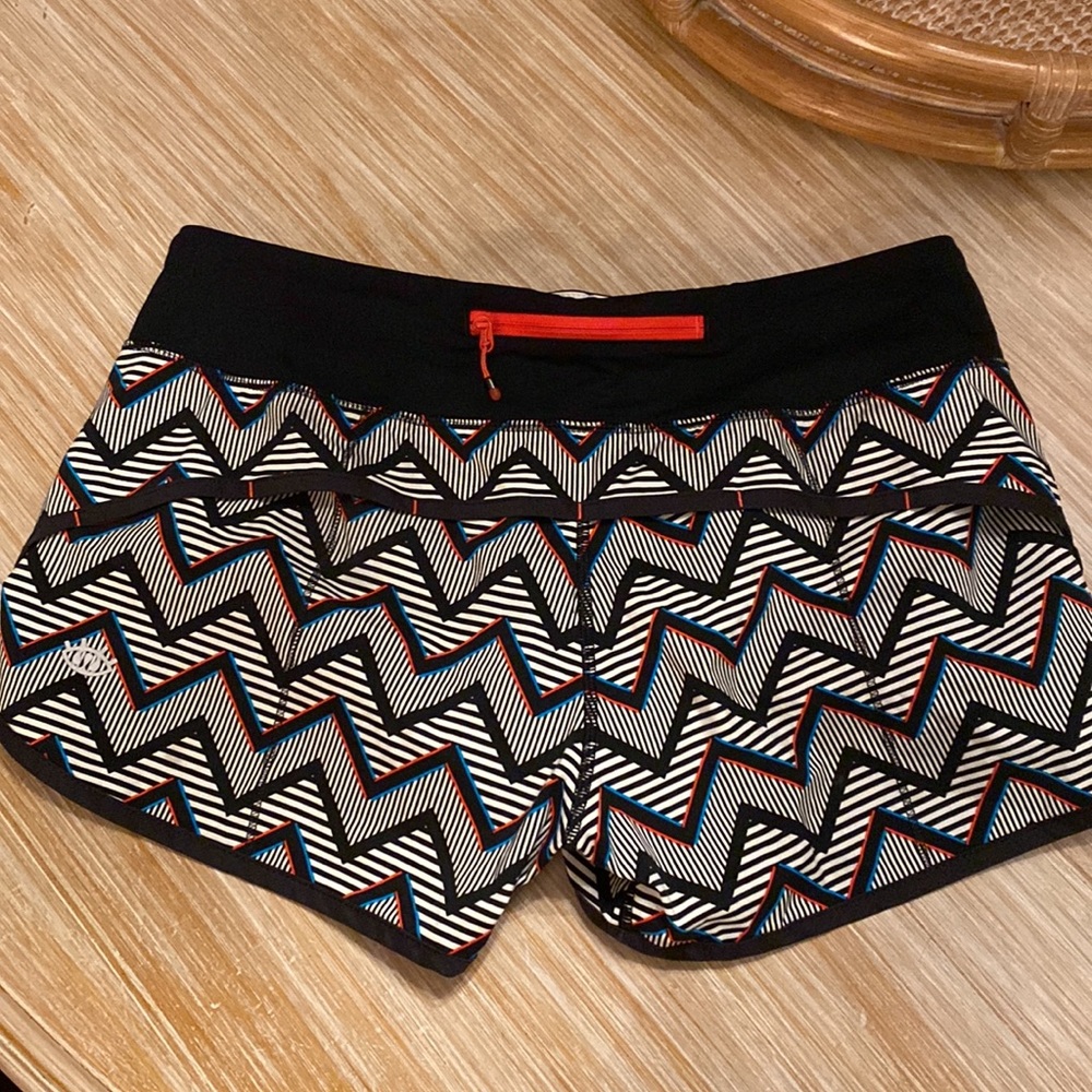 Lululemon size 6 shorts sea wheeze